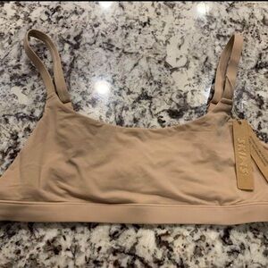 Skims fits everybody scoop bralette Medium nwt